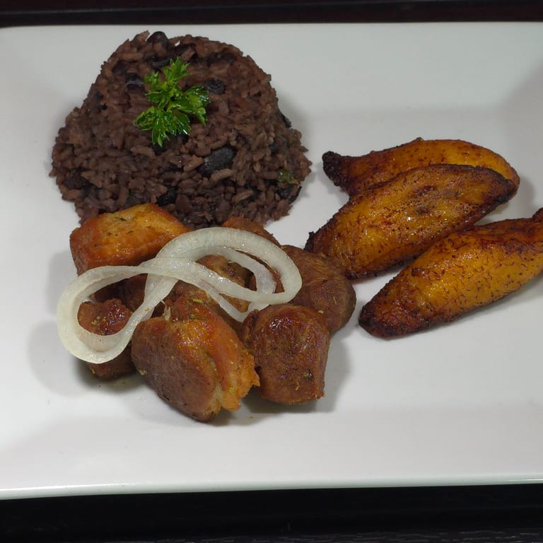 Savor Our Lunch Offerings