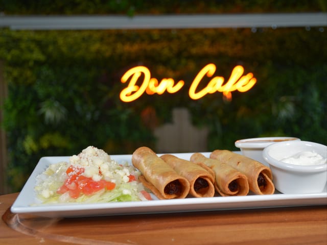 Flautas de Pollo.